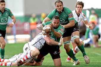 Connacht’s George Naoupu supports tackled winger Fetu Vainikolo in Saturday’s 26-21 win over Ulster at the Galway Sportsground. Photo: Mike Shaughnessy.