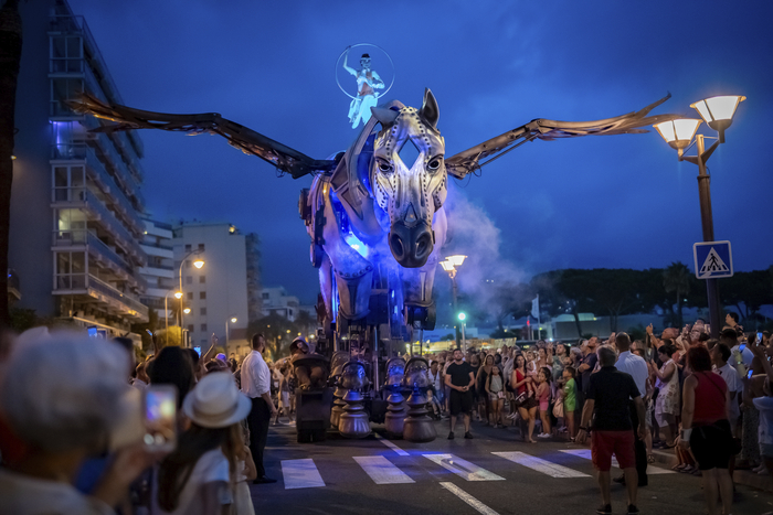 Planete Vapeurs' giant Pegasus will ride through Galway (Photo: Caroline Barbitt)