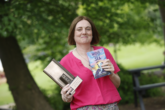 Winner of the The Eilís Dillon Award for her début children’s book – ‘Wider Than the Sea’, Serena Molloy was one of six authors honoured at the KPMG Children’s Books Ireland Awards 2024.
Pic: Julien Behal Photography. 