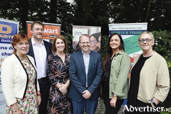 Stiúrthóirí Ghaillimh le Gaeilge: Méabh Conaghan, Siubhán Nic Grianna, Pádraig Ó Beaglaoich, and Eithne Verling with sponsors of the Fulacht Fia, Paul Stewart, Stewart Construction and Clodagh Carey, Lally Tours. The bilingual event took place in the beautiful gardens of the Ardilaun Hotel. Galway Executive Skillnet and KD Autoparts were also sponsors of the event.
