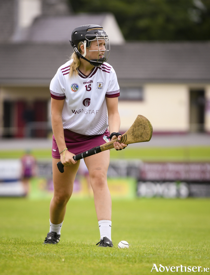 Aoibheann Barry of the Galway Intermediate Camogie team presiding over a free.