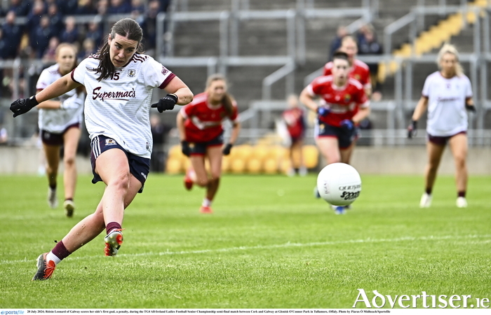 Róisín Leonard of Galway scores her side's first goal, a penalty, during the TG4 All-Ireland Ladies Football Senior Championship semi-final match between Cork and Galway at Glenisk O'Connor Park in Tullamore, Offaly. Photo by Piaras Ó MÍdheach/Sportsfile 