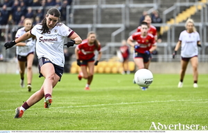 R&oacute;is&iacute;n Leonard of Galway scores her side&#039;s first goal, a penalty, during the TG4 All-Ireland Ladies Football Senior Championship semi-final match between Cork and Galway at Glenisk O&#039;Connor Park in Tullamore, Offaly. Photo by Piaras &Oacute; M&Iacute;dheach/Sportsfile 