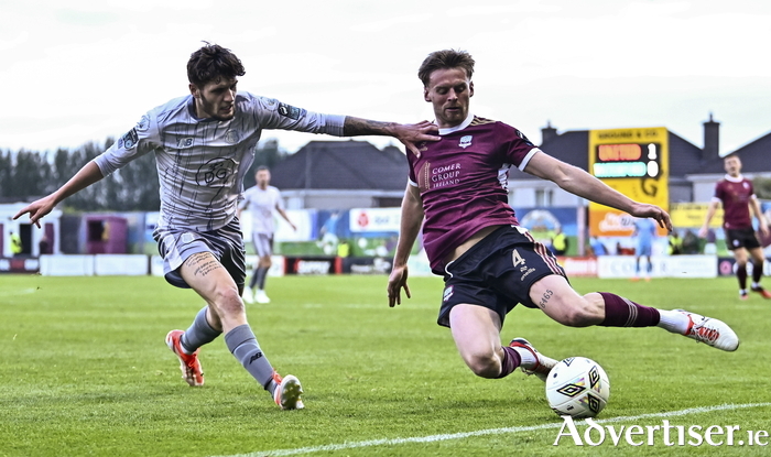 United will face league strugglers Dundalk tomorrow night. Pictured is Robert Slevin of Galway United in action against Waterford. Photo by Piaras Ó Mídheach/Sportsfile