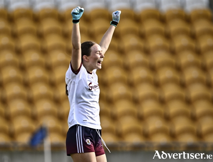 Niamh Divilly of Galway celebrates after his side's victory in the TG4 All-Ireland Ladies Football Senior Championship semi-final match between Cork and Galway at Glenisk O'Connor Park in Tullamore, Offaly. Photo by Piaras Ó Mídheach/Sportsfile 