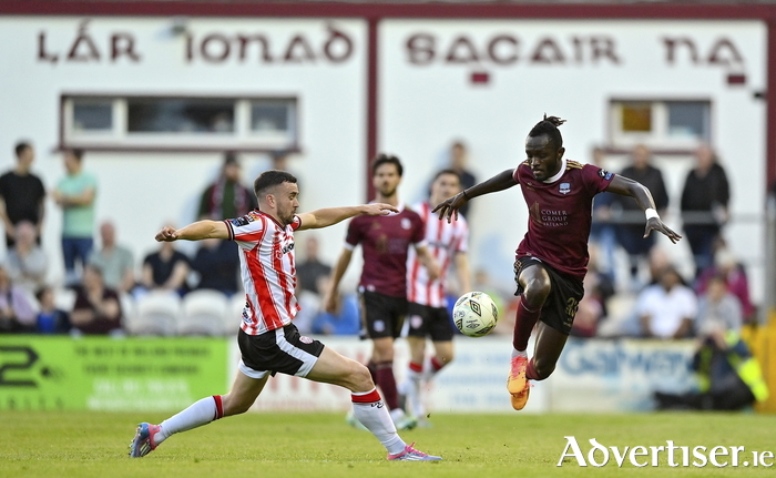 Jeannot Esua of Galway United in action against Michael Duffy of Derry City during the SSE Airtricity Men's Premier Division match between Galway United and Derry City at Eamonn Deacy Park in Galway. Photo by Stephen McCarthy/Sportsfile