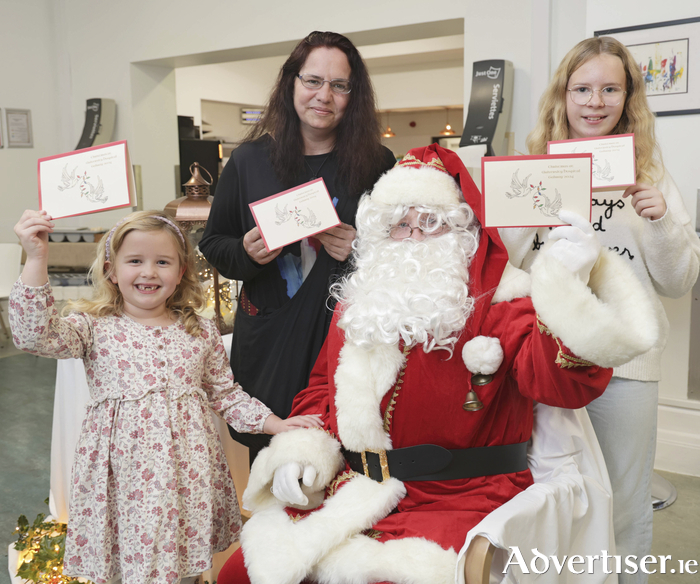 University Hospital Galway (UHG) Children’s Remembrance Day Committee launched its annual Christmas Card. Attending the launch were guest of honour, Santa, Artist Carla Mooney with sisters Robyn (6) and Erin Kelly (11). Photo: Mike Shaughnessy