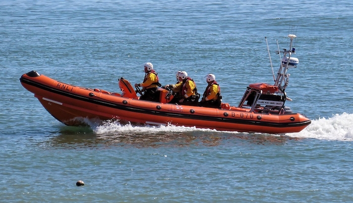 Advertiser.ie - Galway RNLI Lifeboat rescues swimmers off Silverstrand