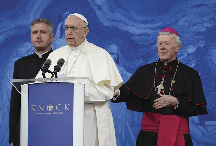 Advertiser.ie - Thousands Brave The Rain To See Pope Francis In Knock